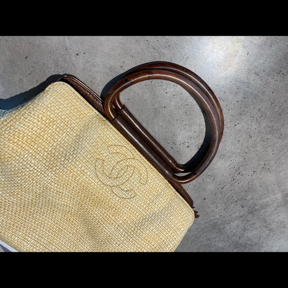 Authentic CHANEL straw braid bag - Picture 2 of 6